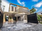 One Kanal Slightly Used House near Park in Reasonable Price