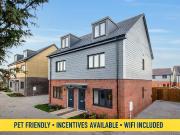 One Month Rent Free Whitehouse, Milton Keynes MK8, 3 bed...