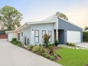 One of a Kind 6 bed + Office, 3 Bath, 4 car on 1,131m2!...