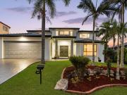 One Owner Family Classic on 770m2 with Solar and a Fruit...