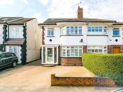 Onslow Gardens, South Woodford E18, 4 bed semi detached...