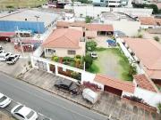 OpCasa para aluguel possui 900 metros quadrados com 6...