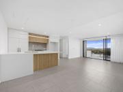 Open Plan Two Bedroom Apartment in Main Beach