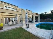 OPENHOUSE presenta a la venta magnífica casa ubicada en...