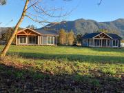 Oportunidad 2 casas + 1 cabaña en Parcela orilla de río