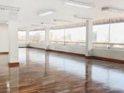 ¡Oportunidad! Alquilo divina oficina remodelada y...