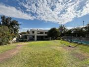 OPORTUNIDAD! CASA 4 DORM + SERVICIO + SUBTE LOS BOSQUES