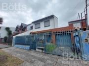 VENTA CASA 5 AMB LOTE AMPLIO, POSIBILIDAD EDIFICAR