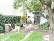 Oportunidad: Casa Con Amplio Jardín Y Proyecto...