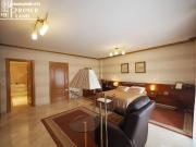 OPORTUNIDAD* Casa de dos plantas con 4 dormitorios, 4...