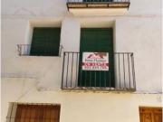 OPORTUNIDAD, CASA DE PUEBLO CÉNTRICA EN RIBIELOS DE MORA