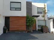 Oportunidad! Casa en renta con cuarto de servicio en...