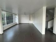 Oportunidad! Casa en Venta en Cerrada con Seguridad...
