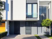 Oportunidad casa en venta en coto Acanthia en Solares...