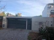 OPORTUNIDAD city bell casa con pileta y parque