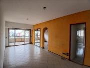 OPORTUNIDAD! con BALCON y COCHERA CUBIERTA