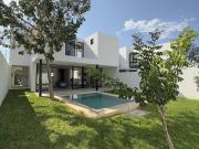 Casa en venta en zona norte de Merida con alberca