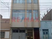 Oportunidad De Compra: Casa De Tres Pisos En Calle Unión...