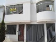 ¡Oportunidad de Inversión en Lima! Casa de 3 Pisos con 3...