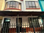 OPORTUNIDAD DE INVERSION VENTA DE CASA 3 NIVELES, 2...