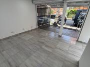 OPORTUNIDAD DE VENTA DE CASA ESQUINERA VEHICULAR EN...