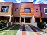 ¡Oportunidad en Cuenca! Amplia Casa Remodelada en Río...