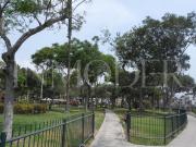 OPORTUNIDAD EN LA MOLINA – CASA FRENTE A PARQUE, ZONA...