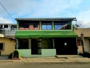 Oportunidad en Manta: Casa Amplia con Terraza en Barrio...