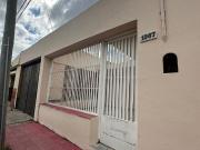 OPORTUNIDAD EN NUEVA ITALIA: 2 CASAS CON COCHERA