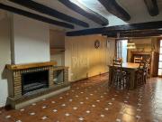 Oportunidad en Querol Amplia casa con balcón y muchas...