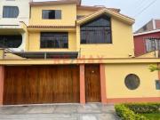 Oportunidad En Santiago De Surco – Amplia Casa De 3 Pisos