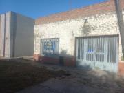 OPORTUNIDAD. Ideal inversor, casa al frente de 2...