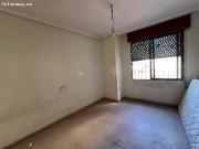 Oportunidad Inmobiliaria en Catral con: Casa Adosada...