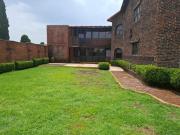 Oportunidad para Remodelar Uso de Suelo Mixto ideal para...