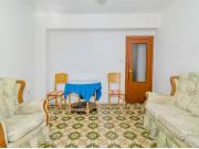 OPORTUNIDAD PISO PARA REFORMAR EN EL CENTRO DEL BARRIO...