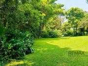 Oportunidad terreno con casa para remodelar, Lomas de...