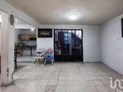 OPORTUNIDAD ÚNICA:AMPLIA CASA QUE REQUIERE REMODELARSE A...