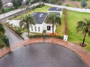 OPORTUNIDAD ÚNICA CASA 400 m2, TERRENO 2.300 m2....