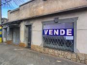 RETASADA! Oportunidad única: Casa al frente con local +...