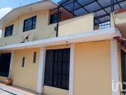 OPORTUNIDAD ÚNICA: CASA CON GRAN POTENCIAL DE INVERSIÓN...