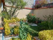 Oportunidad Única! Casa con Tres Unidades Rentables....