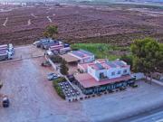 Oportunidad Única de Negocio: Restaurante/Bar con...