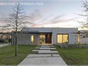 Oportunidad única en Chacras de La Reserva: diseño,...