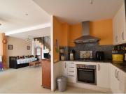 ¡Oportunidad única junto al mar! Dúplex con licencia...