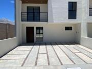 ¡OPORTUNIDAD ÚNICA! REMATO CASA EN PRIVADA TAVARA, COTTO...