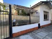 OPORTUNIDAD VENTA CASA 4 AMB PARA ACTUALIZAR PATIO...