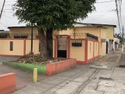 oportunidad ! Venta Casa una planta, esquinera con suite...