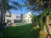 OPORTUNIDAD  VENTA PRECIOSA CASA CON AMPLIO JARDIN Y...