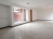 ¡Oportunidad! Vivienda con uso de suelo Comercial en la...