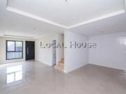 Oportunidade Imperdível! Sobrado Triplex de Alto Padrão...